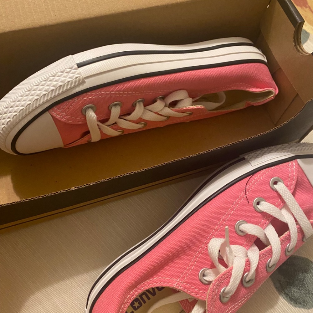 Pink Converse - Picture 2 of 5